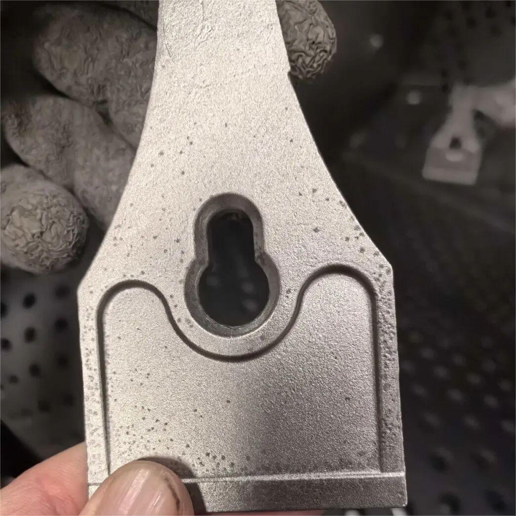 سیلیکا سول کے ساتھ 410 سٹینلیس سٹیل کے پرزے تیار کرنا، جس کا وزن 205 گرام ہے، سطح کے آکسیڈیشن دھبوں کے نقائص کے ساتھ: اسباب اور حل